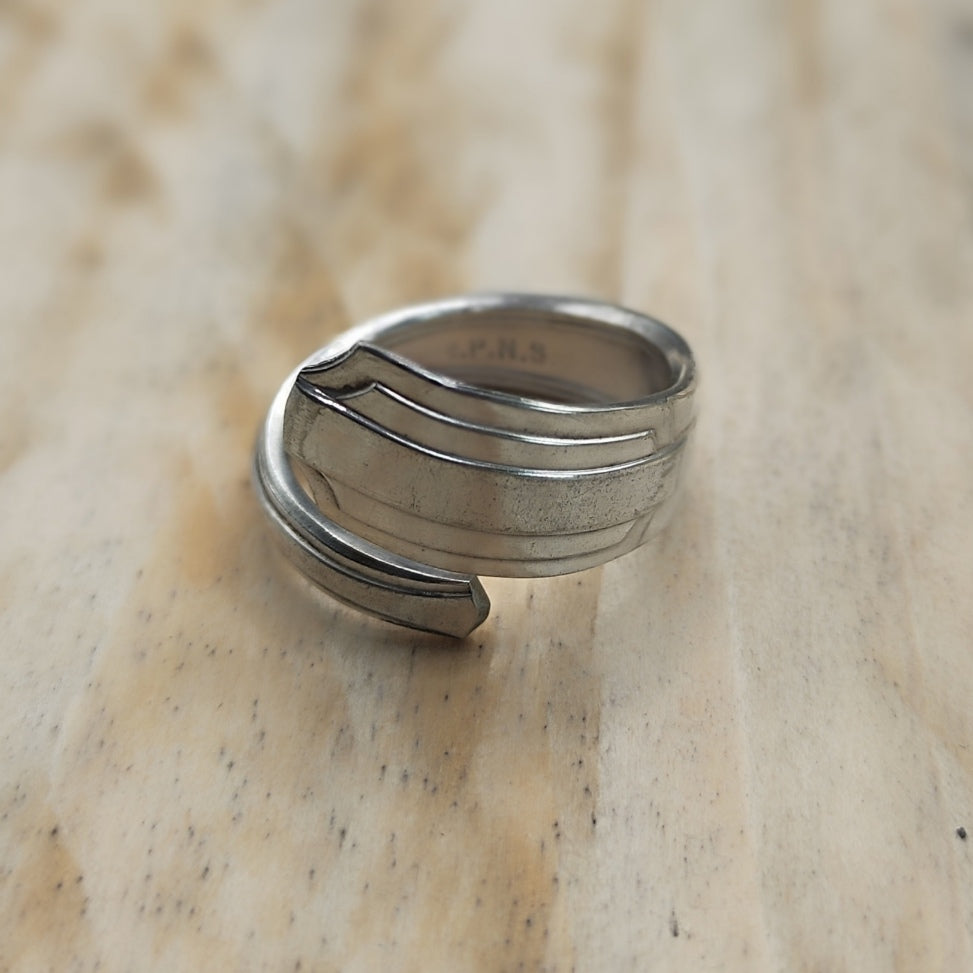 Wrap around spoon ring