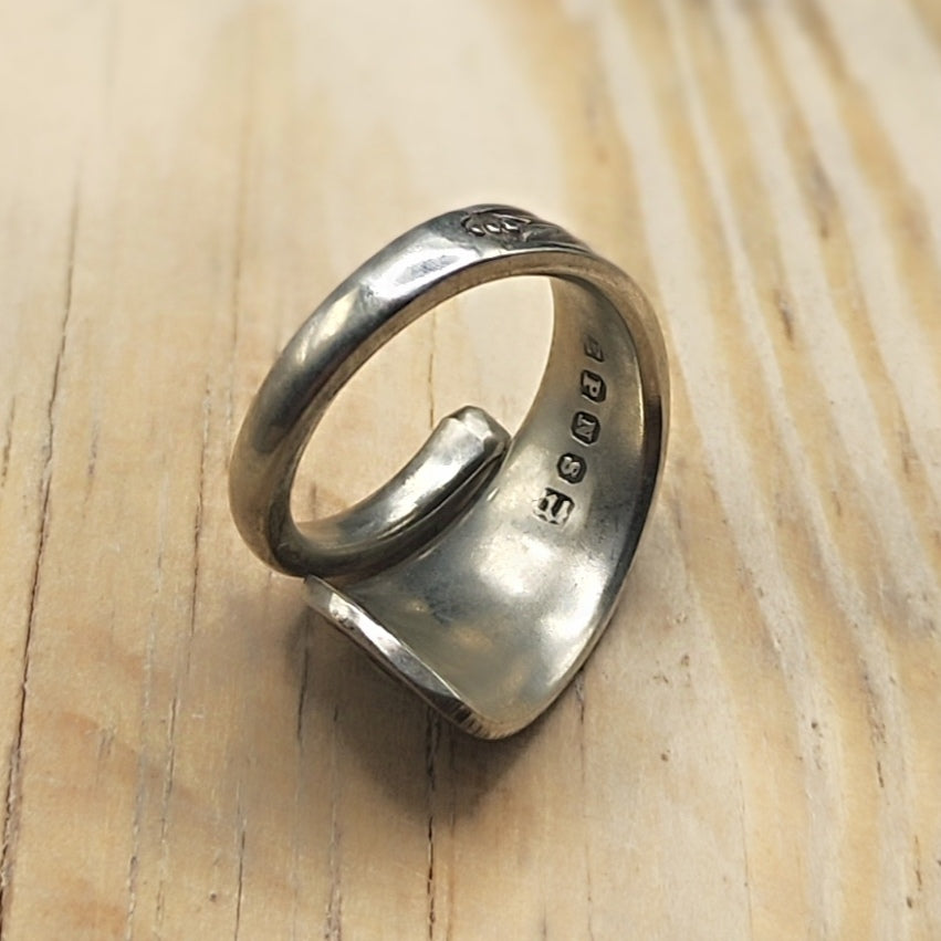 Wrap around spoon ring