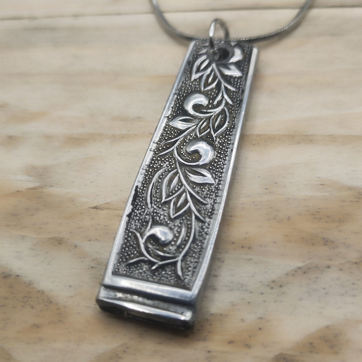 Stainless steel Pendant & chain