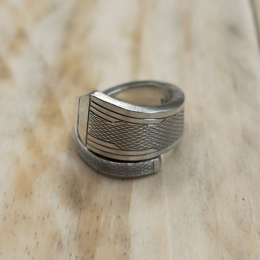 Art Deco style wrap around spoon ring