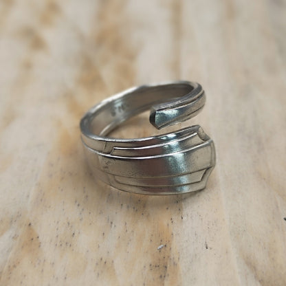 Wrap around spoon ring