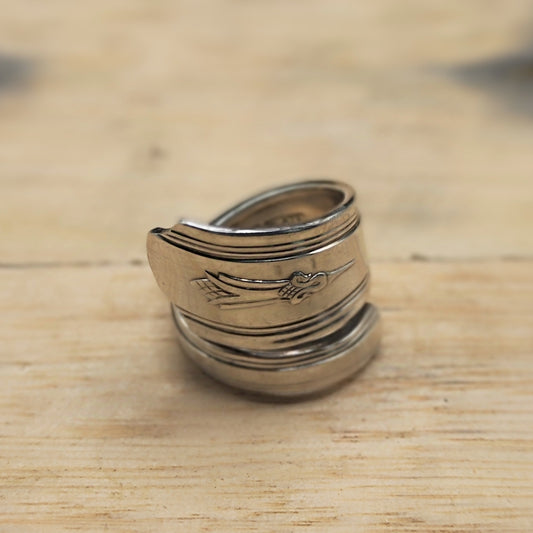 Wrap around spoon ring