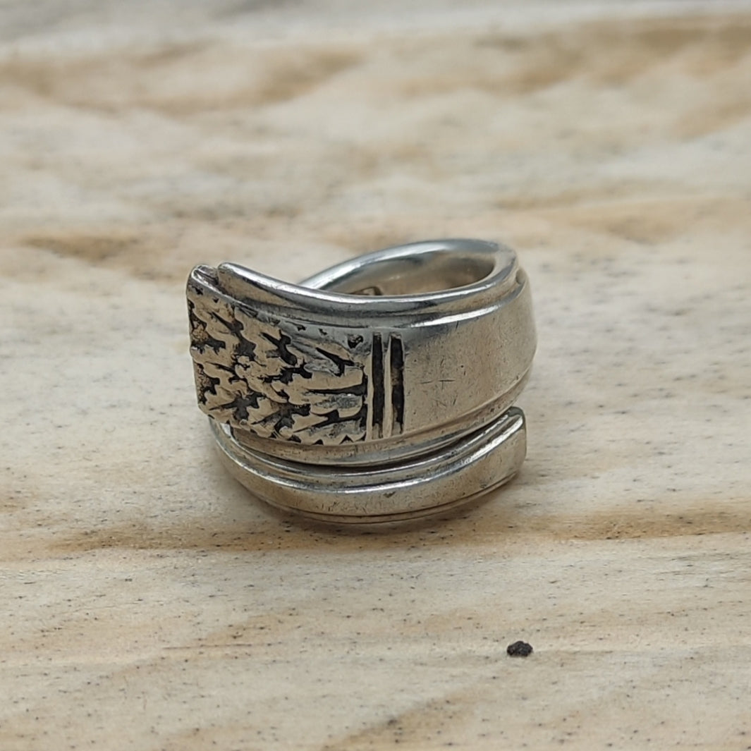 Wrap around spoon ring
