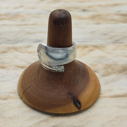 Wrap around spoon ring