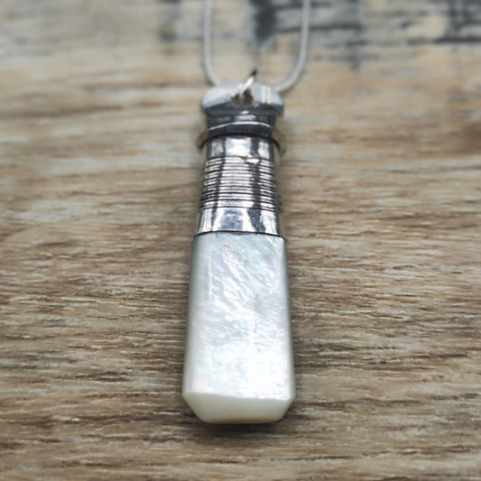 Silver plated and mother of pearl Pendant & chain